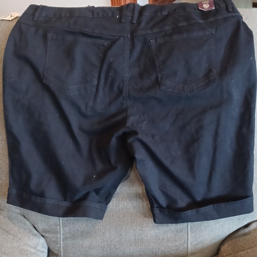 Gloria Vanderbilt Rachel Slimming Bermuda Shorts NWT, 20W, black - Picture 2 of 12
